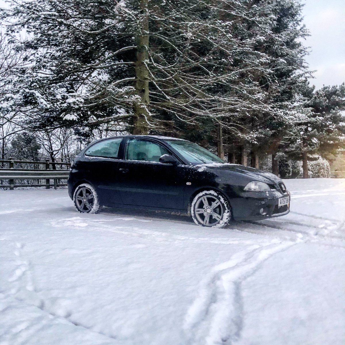 Miles_gkeeper's tweet photo. So much snow ⛄️! It’s so white and so bright! #greenkeeepers #snowtrip #iceice #seatibiza #2wheeldrive #noproblemo https://t.co/aHdPbbAg6N