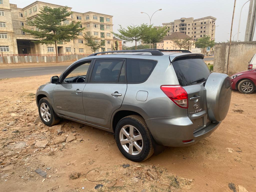 SalihuAuto's tweet photo. Sharp 2007 RAV4 V6 TOKS. 
2.6m. ABUJA. No long story https://t.co/9nkvLFwuyd