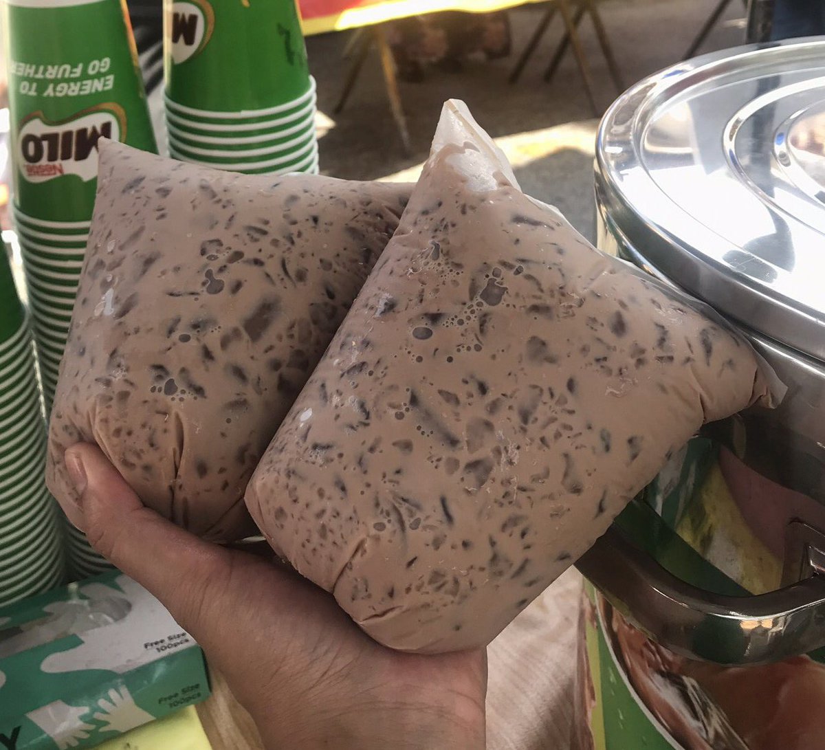 hanifmz's tweet photo. Masa panas-panas beginilah syok muat naik gambar air Milo Bubble. 🤭 https://t.co/g0q3WszvcO
