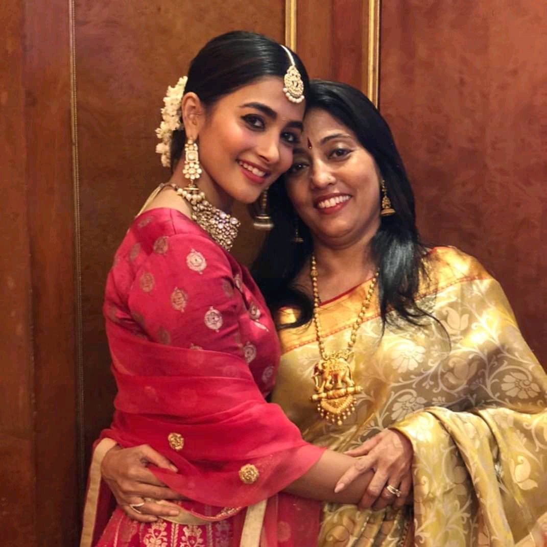 PoojaTrends's tweet photo. Happy Birthday @latahegde Mam 🎉 Sending You Lots Of Love From @hegdepooja Fans 🤗

#PoojaHegde ❤️ https://t.co/eewKt4dk6Z