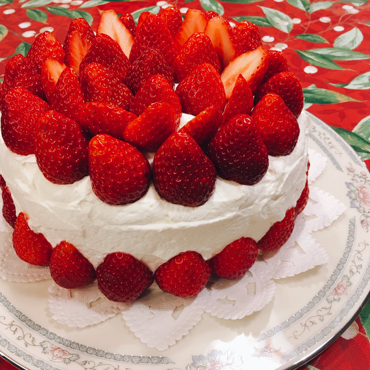 いちご沢山のショートケーキ作ったよ🍰🍓🍰🍓🍰🍓🍰
甘酸っぱくて美味し〜い😋♥️🍓

#food #fresh #strawberry #shortcake #cake #madefromscratch #strawberrylovers
