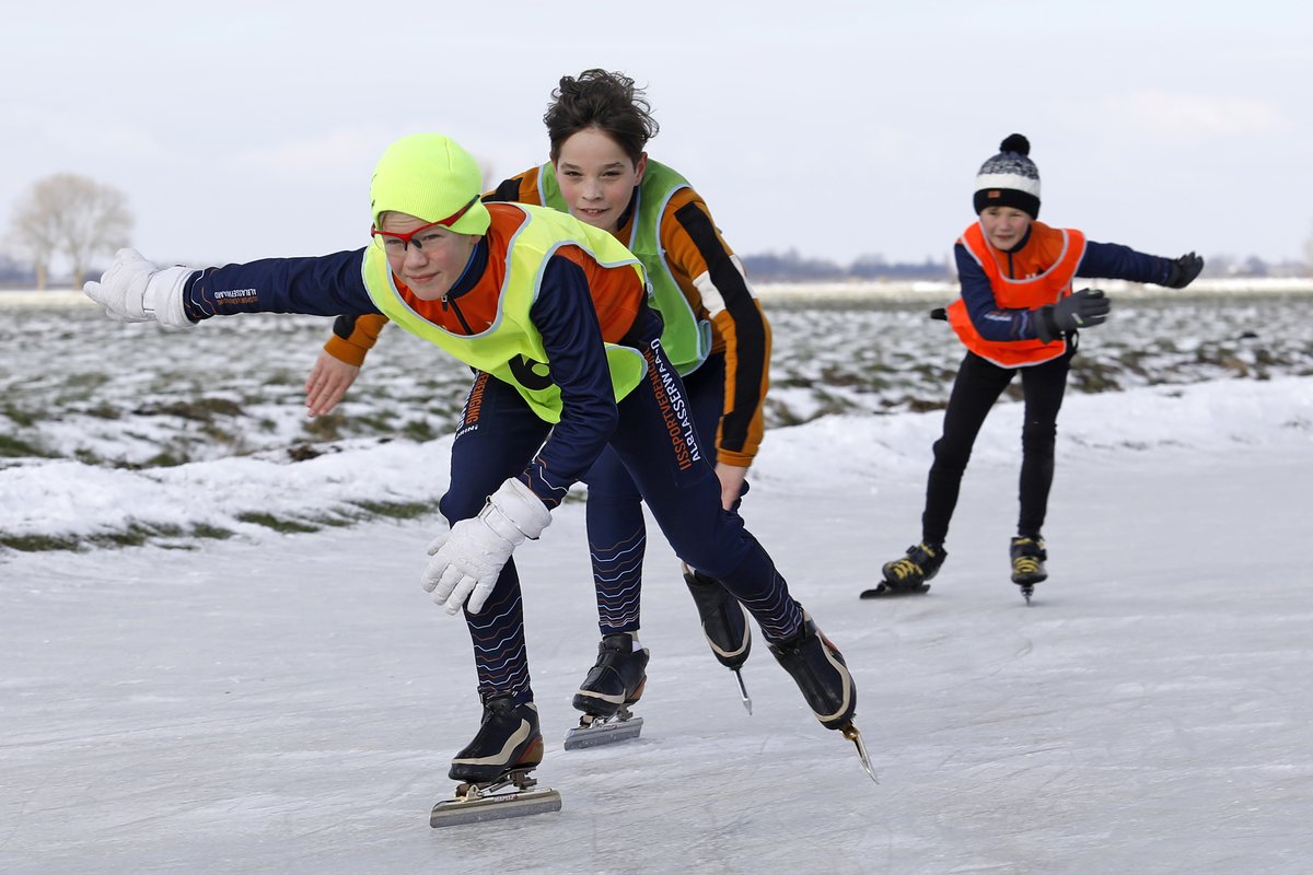 GeurtMouthaan's tweet image. Het resultaat van een middagje ouderwets foto's maken. Het was echt genieten. Fotoreportage: ijsbaan in Bleskensgraaf gaat als één van de eerste open [update] hetkontakt.nl/regio/alblasse… #KontaktAlblas