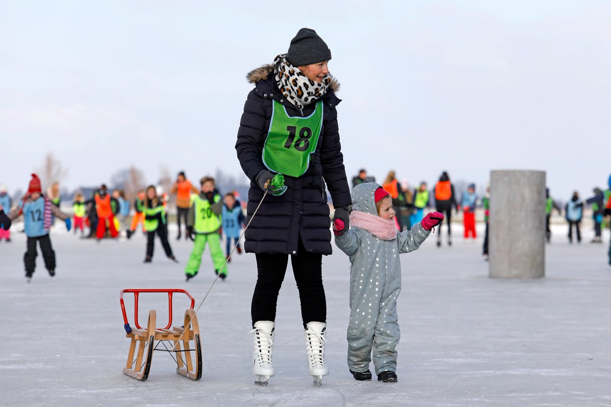 GeurtMouthaan's tweet image. Het resultaat van een middagje ouderwets foto's maken. Het was echt genieten. Fotoreportage: ijsbaan in Bleskensgraaf gaat als één van de eerste open [update] hetkontakt.nl/regio/alblasse… #KontaktAlblas