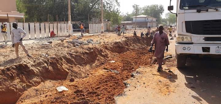 AWT_Agenda's tweet photo. #SokotoAProjectADay
Advanced ground preparation for the construction of a N3.4Bn worth, 9 Span Flyover Bridge at Dandima.
#TambuwalisWorking https://t.co/DycgRmAC4J