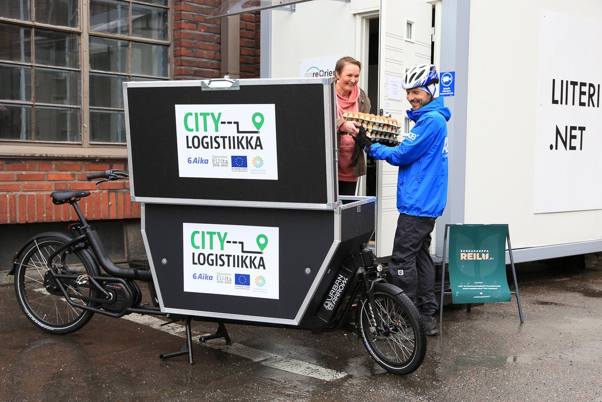 ForumVirium's tweet image. 5000 sisäänkäyntiä lisättiin Helsingissä karttasovelluksiin helpottamaan kuljetuksia. Saimme hyviä kokemuksia sähköisistä tavarapyöristä ja robottien kuljetusmahdollisuuksista. Näin edistimme lähilogistiikkaa #6Aika @citylogistiikka hankkeessa Helsingissä.
forumvirium.fi/citylogistiika…