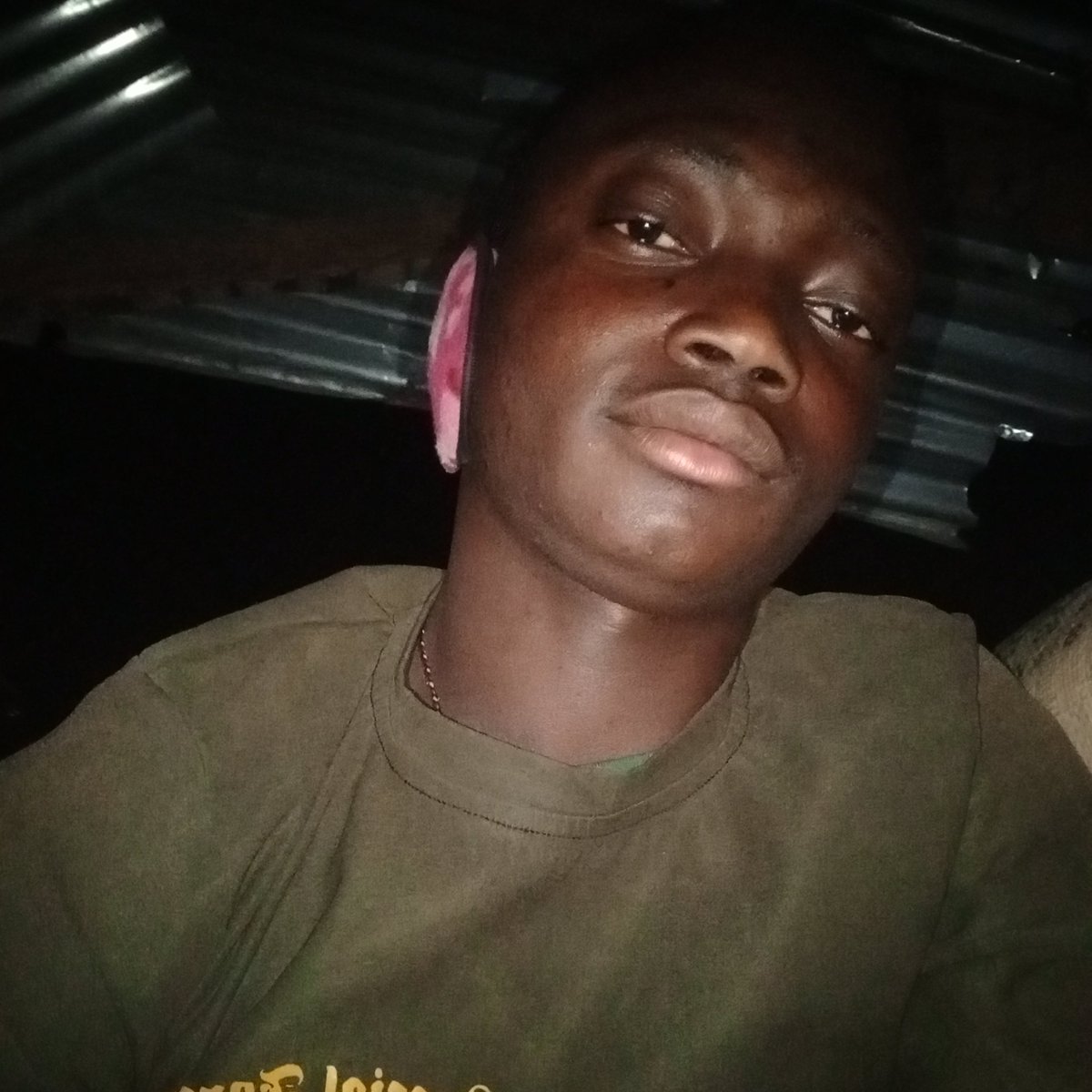 QAdeyi tweet picture