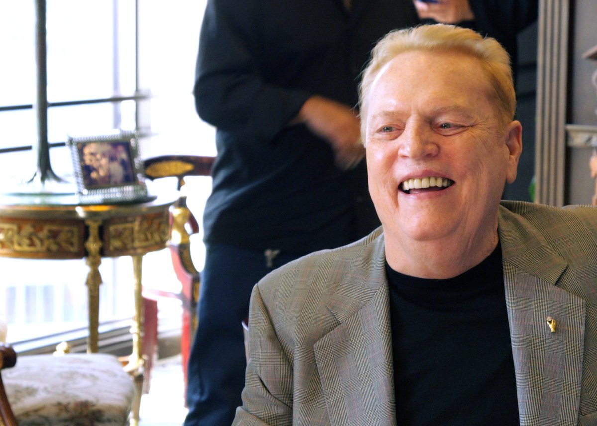 To me you were the man, to most others a myth, &amp; now you are a legend.

I imagine Althea welcomed you through the gates, with Guccione and Hefner clinking diamond glasses on your golden cloud in the sky.

You outlived those bastards just like you wanted. Rest in peace #LarryFlynt