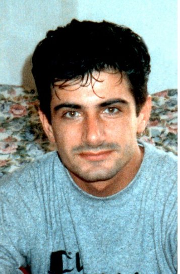 11 February 2004, Attilio Manca, a 34-year-old urologist from Barcellona Pozzo di Gotto (Sicily), dies in his flat in Viterbo in mysterious circumstances. It is suspected that he unknowingly operated Bernardo Provenzano & was killed because he recognised his patient [Thread] >> 1