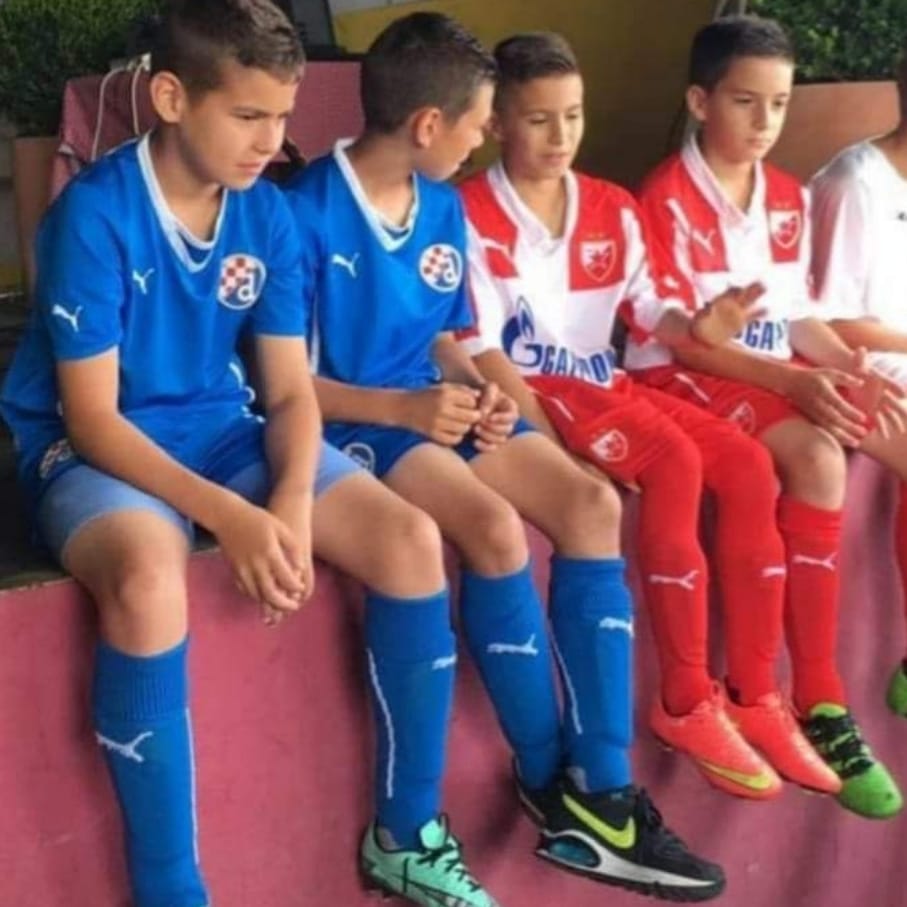 RMartinovic's tweet photo. Treba li im prevodilac? https://t.co/nQmRdW8Yi8