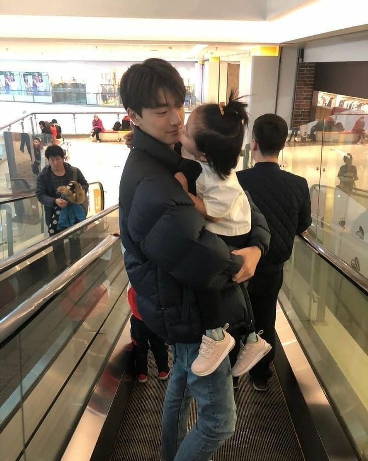 Seeyousakabila's tweet photo. ㅤ

⠀ ⠀ ⠀     {  ✈️ going to 🇫🇷 }
   ° w/ Yana lang pala , Kaya na yan ng baby ko HAHA. °

@MGC_Main  
#ParisEscapade https://t.co/ZC6vhQX6Kj
