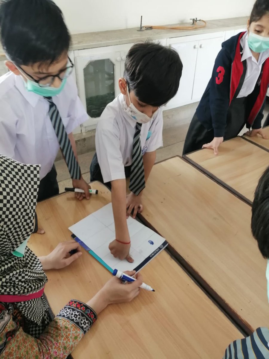 WeareMCHSchool's tweet image. Science laboratory day of Grade 3. 📖🧫🧪⚗️🧲🧬🔬

#sciencelaboratory #grade3 #fingerprints #teacher #education #learning #school #cambridge #motivation #students #study #covid #student #children #pakistan #teachers #knowledge #kids #teaching #inspiration