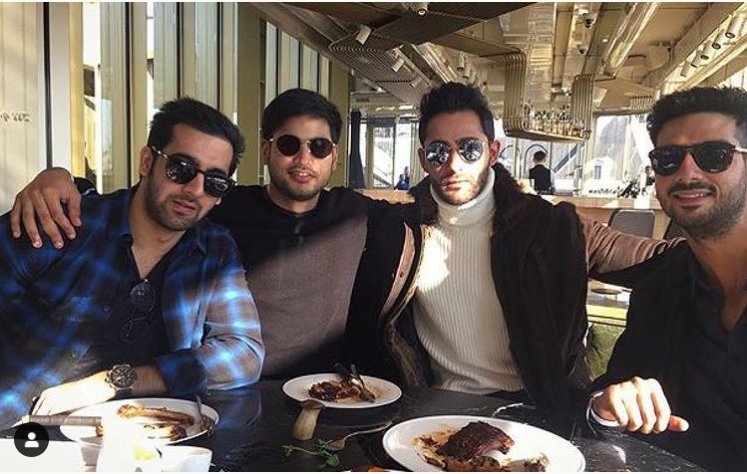 AnmolFans's tweet photo. Anmol dining with his friends

#anmolambani #anshulambani #anantambani #akashambani #ishaambani #reliance #reliancegroup #anilambani #tinaambani #mukeshambani #nitaambani #cousins #friends #family #business #life #togetherforever https://t.co/TDAyW3Tz2f