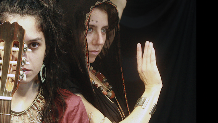 👭 Dues mares treballadores i lluitadores busquen despertar consciències: la cantautora JudJou i la ballarina Èrika Llopis.

🎶 Demà, <a href="/Mambes2/">Mambes</a> en concert al #Barnasants2021. 

📍 Al Casinet d'#Hostafrancs a les 19.45 h

ℹ️ ow.ly/lT6n50DoP09 <a href="/barnasants/">BARNASANTS!</a> <a href="/CotxeresCasinet/">Casinet-Cotxeres</a>