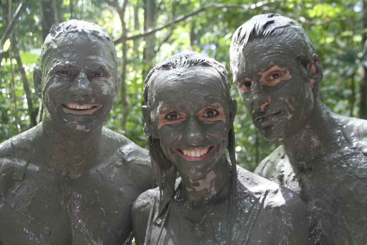 michaelastracha's tweet photo. Thursday’s quiz. I’m in the middle, but who are the other 2? https://t.co/q3EIxTh4qn
