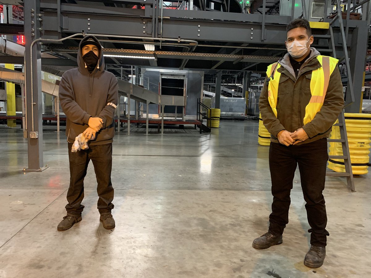WahcaSafetyTeam's tweet photo. More employee graduates 🙌🏼 Big hand for Benjamin, Sarah, &amp; Amy ...first milestone 70
Days safe 🙌🏼 @BlanchardLyle @JStanton1907 @jrindafernshaw @UPSers @will_tweetz @melirere @audreyvb3 @OntAMRamp @MichalMielewcz1 @UPSWAHCAINTL @hrbobbyups #WahcaNightSort https://t.co/BZ0kk7QajN