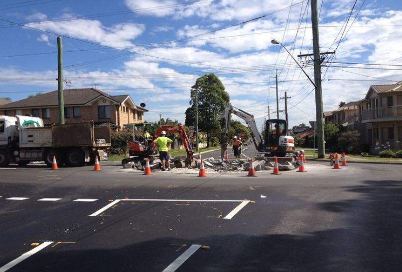 worksafe_au's tweet photo. Another beautiful day in the office! 🌤️⁠
⁠
While work on the road can be high-risk, our experienced traffic controllers are equipped with the necessary training, standards, and equipment necessary to service your needs. ⁠
⁠
Give us a call on 02 9188 2355⁠ https://t.co/HBiJ1NK07m