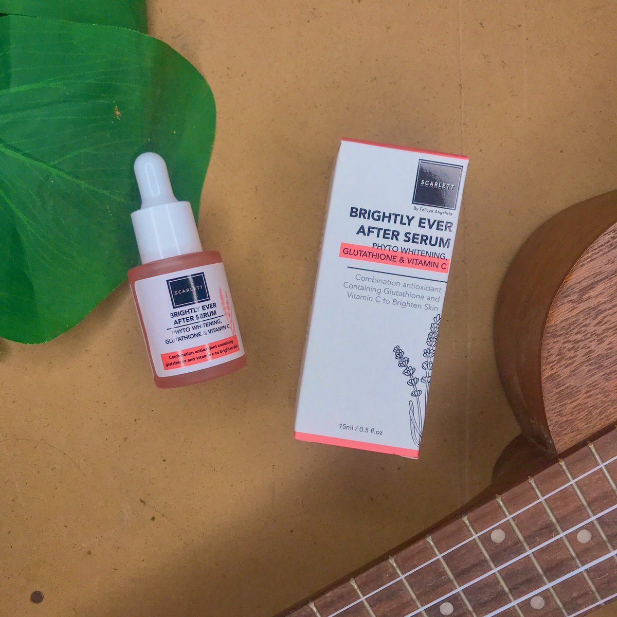 Dan yg terakhir, aku pake Scarlet Brightly Ever After Serum yg lbh ampuh bgt buat ngilangin bekas jerawat karena serum ini berfungsi mencerahkan, menutrisi dan melembabkm kulit wajah. Kandungan serum ini tu dr Phyto Whitening, Glutathione, Vit C, Niacinamide & Lavender Water