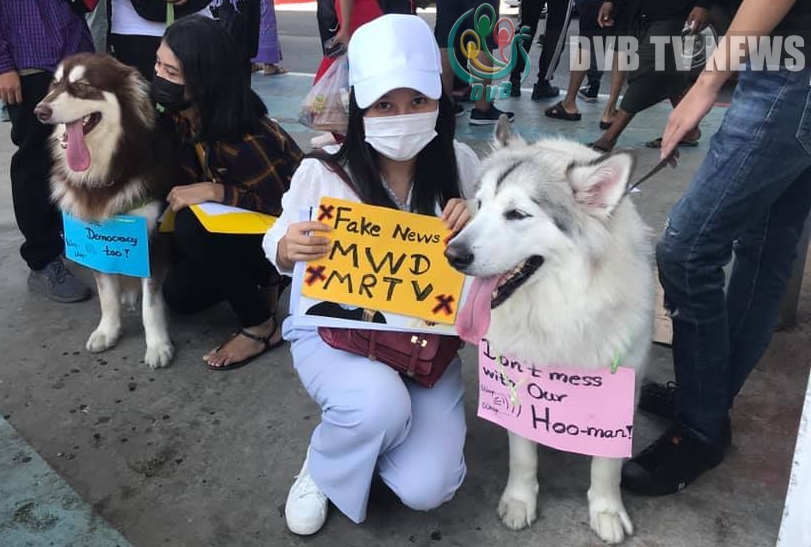 #Protest at MyayNiGone Junction #Yangon #Myanmar 
(11th Feb 2021, Morning)

#WhatsHappeningInMyanmar #Myanmar #dvbtvnews