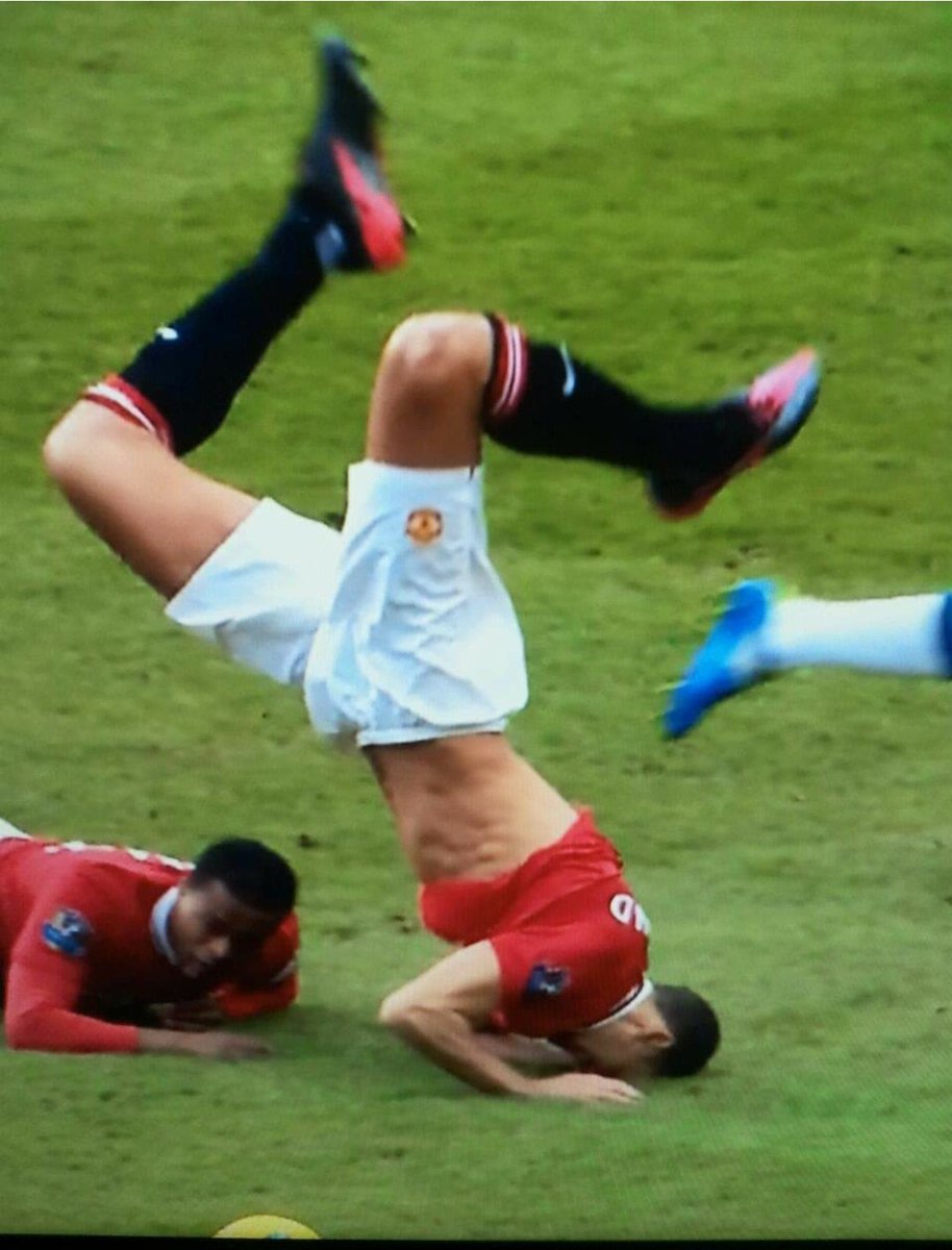 9 years ago since <a href="/rioferdy5/">Rio Ferdinand</a> did this #mufc