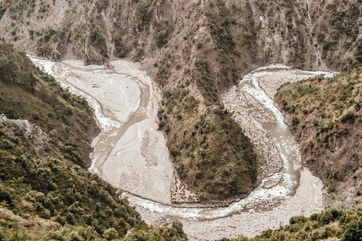  #UttarakhandGlacialBurst Interestingly, our analysis also found that along with  in extreme flood events, droughts also increased 2-fold in  #Uttarakhand since 1970. Over 69% districts in the state are now drought-prone.Read  #pressrelease   https://www.ceew.in/press-releases/85-cent-districts-uttarakhand-vulnerable-extreme-floods-ceew 5/n