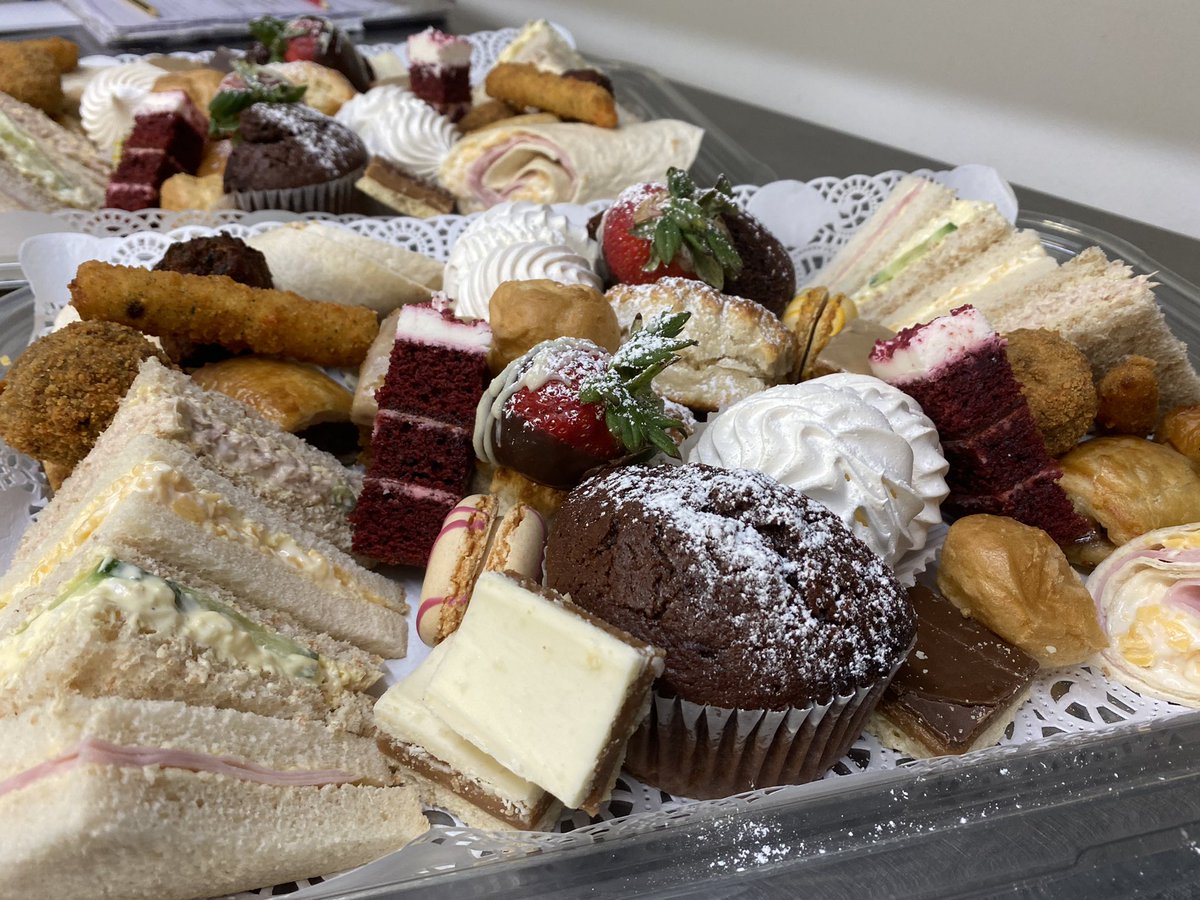 Takeaway Afternoon Teas 🔥

Celebrating Valentines, Gal'entines, a Birthday or just letting someone know you're thinking about them our Afternoon Tea Packs are a perfect fit! 😍

Available daily for collection or delivery! 🙌

Call 01346 571976  ☎️
davronhotel.co.uk/takeaways/afte… 🌐