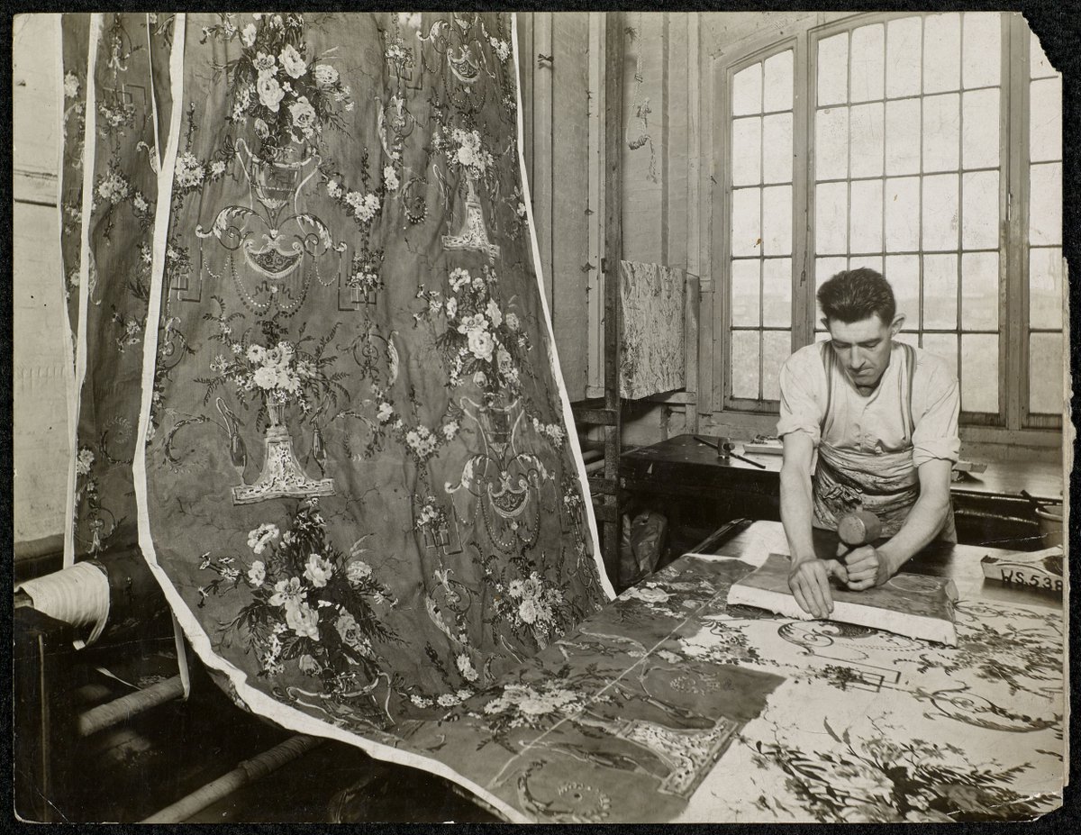 Thanks to a generous grant from <a href="/EIRA_eARC/">EIRA</a> who support innovation in the East of England, we are able to explore the potential of key objects in the collection with a new partnership with the <a href="/Uni_of_Essex/">University of Essex</a> <a href="/Samantha_AW93/">Sam Woodward</a> 

Read more here: warnertextilearchive.co.uk/press-releases…

#WTAandEIRA