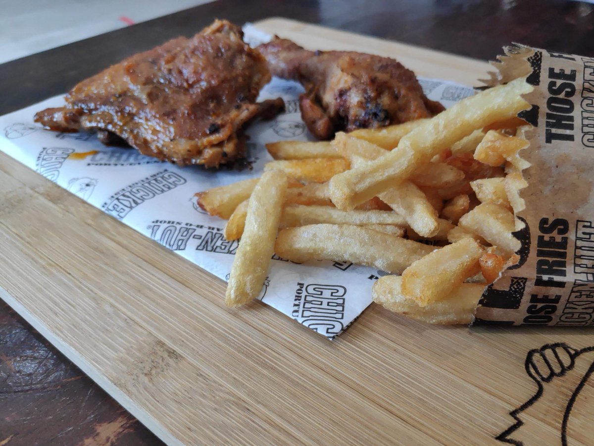 chickenhutzim's tweet photo. Try the Chicken Hut's 2 piece meal tasty grilled chicken basted in Portuguese sauce and crispy fries for $4
Our chicken is so nice you have to have it twice ๐โค๏ธ
#eatbeta #idyachickenhut #joinacity #kwekwe #gweru #zimbabwe #stayhome #maskupzimbabwe https://t.co/40qjh8uroe