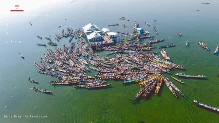 Choco_ice520's tweet photo. Fight For Democracy 

The World’s First Protest on Water (Lake): Inle Lake, a well know lake in Myanmar among international visitors, is now become a place for Intha (People of Inle lake)to protest against the Military dictator.
#WhatsHappeningInMyanmar 
#Feb11Coup https://t.co/H6KJQtKxFv