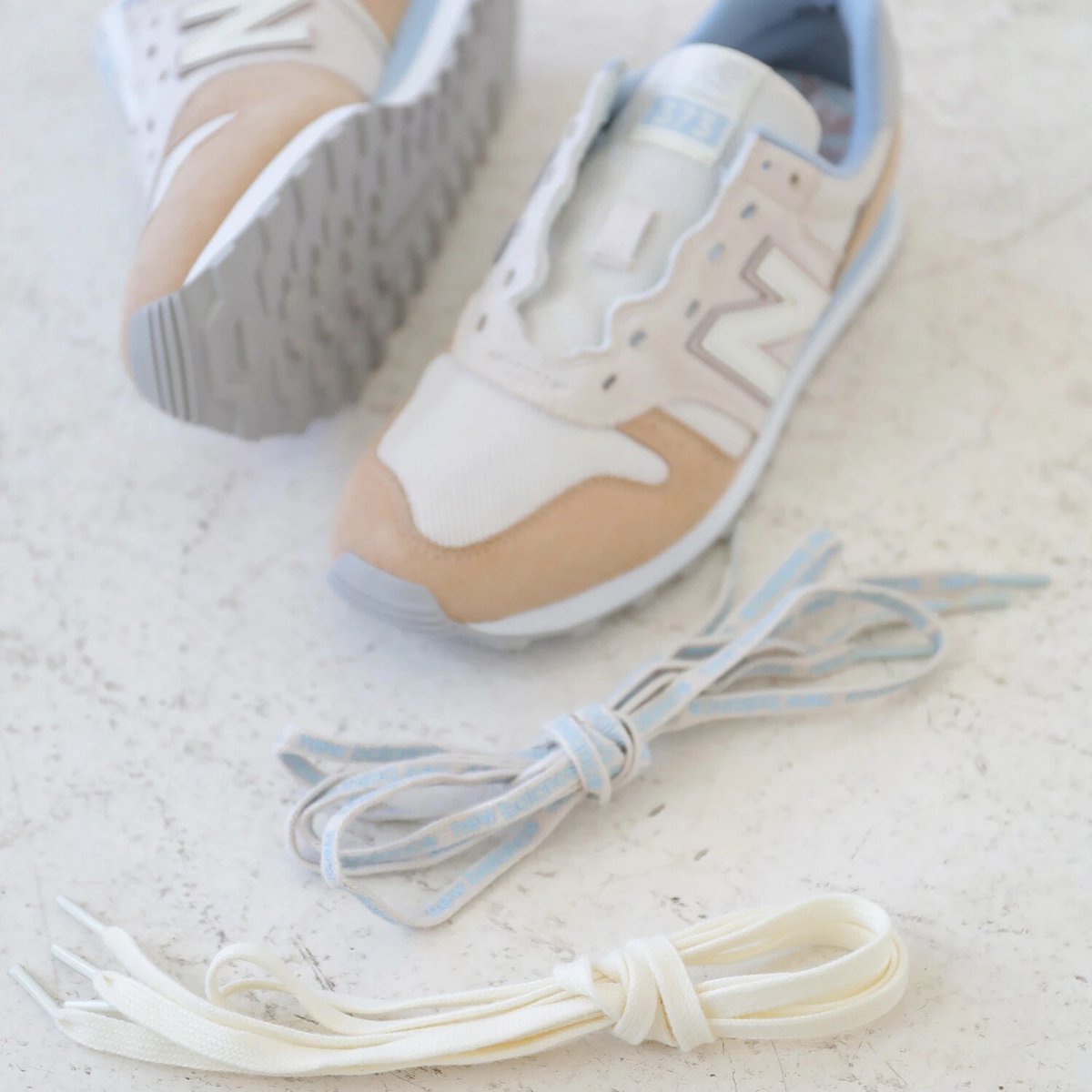 Earth Music Ecology Earth Music Ecology New Balance 毎シーズン大人気のコラボスニーカーに新色登場 春にピッタリの淡いくすみカラーは別注のカラーリングデザイン シューレースは2色ご用意 気分やコーディネートにあわせてお楽しみください Earth Music Ecology Earth Music Ecology New Balance 毎シーズン大人気のコラボスニーカーに新色登場 春にピッタリの淡いくすみカラーは別注のカラーリングデザイン シューレースは2色ご用意 気分やコーディネートにあわせてお楽しみください