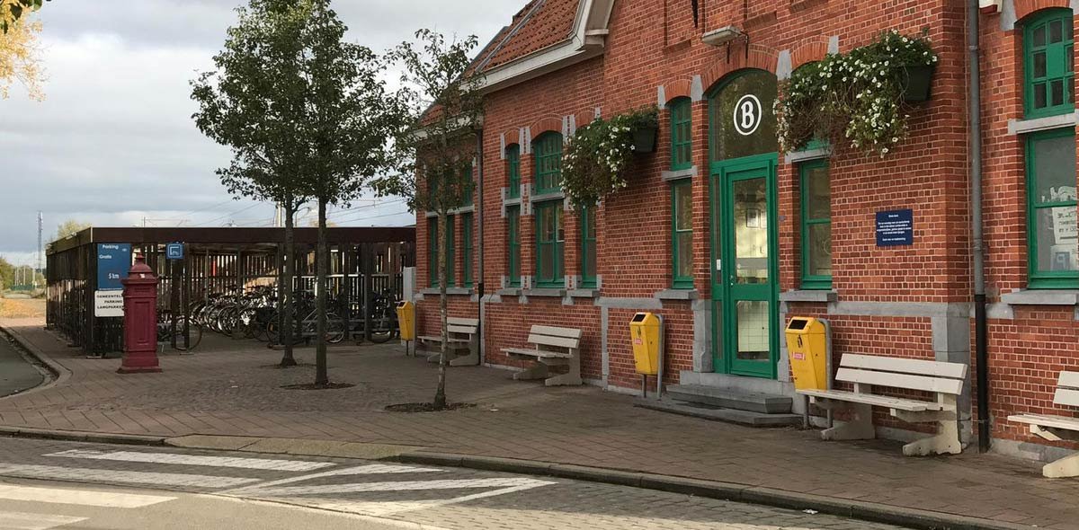 Stap je wel eens op of van de #trein in het station van #Kortemark? Dan ben jij de (al dan niet door de conducteur/trice) geknipte persoon voor deze bevraging van DVV #Westhoek: bit.ly/3aTg0yb. Go go go!