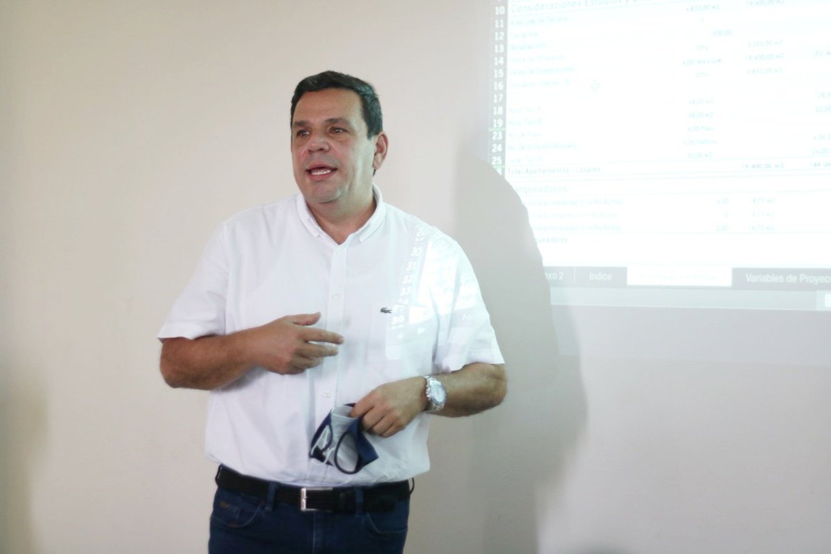 SanVicenteCh's tweet photo. En VIVIENDA SAN VICENTE AVANZA CON EQUIDAD. Estudiando los aspectos técnicos, jurídicos y financieros del PROYECTO DE VIVIENDA para más de 100 FAMILIAS en el casco urbano. Con #ICPRO- #CAJASÁN, #CASA para más chucureños. #SanVicenteTieneFuturo. #OscarRodríguezAlcalde. https://t.co/KySpI31s71