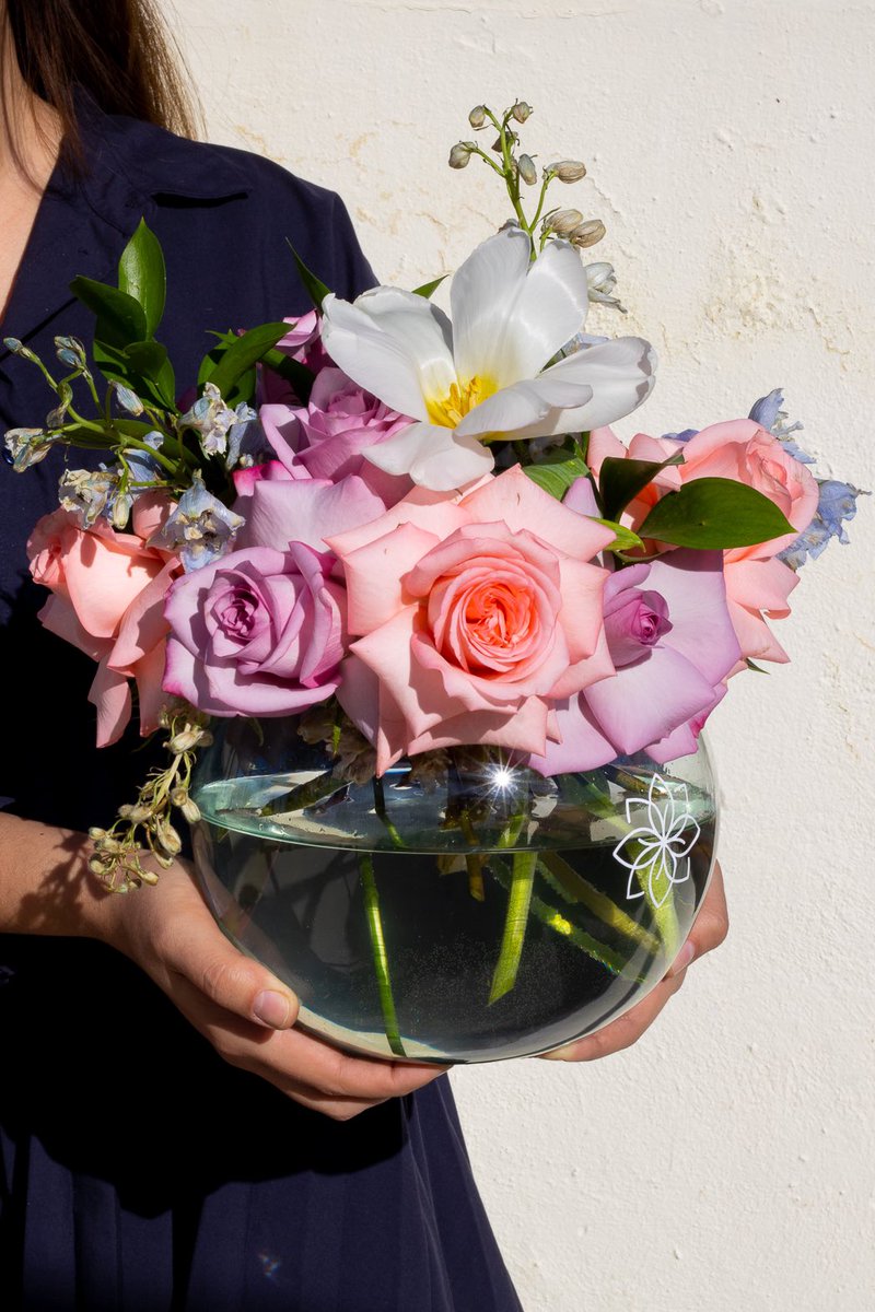 📍HMO RT 🙏🏻
Amigos estamos a 2 días, repito 2 días de San Valentín, si aún no tienes el regalo para tu persona especial (amig@, novi@, amante, jale, pior es nada) las flores 𝐒𝐈𝐄𝐌𝐏𝐑𝐄 son buena opción. Les dejo ejemplos sencillos. 
IG: @ liaflowerdesign.mx