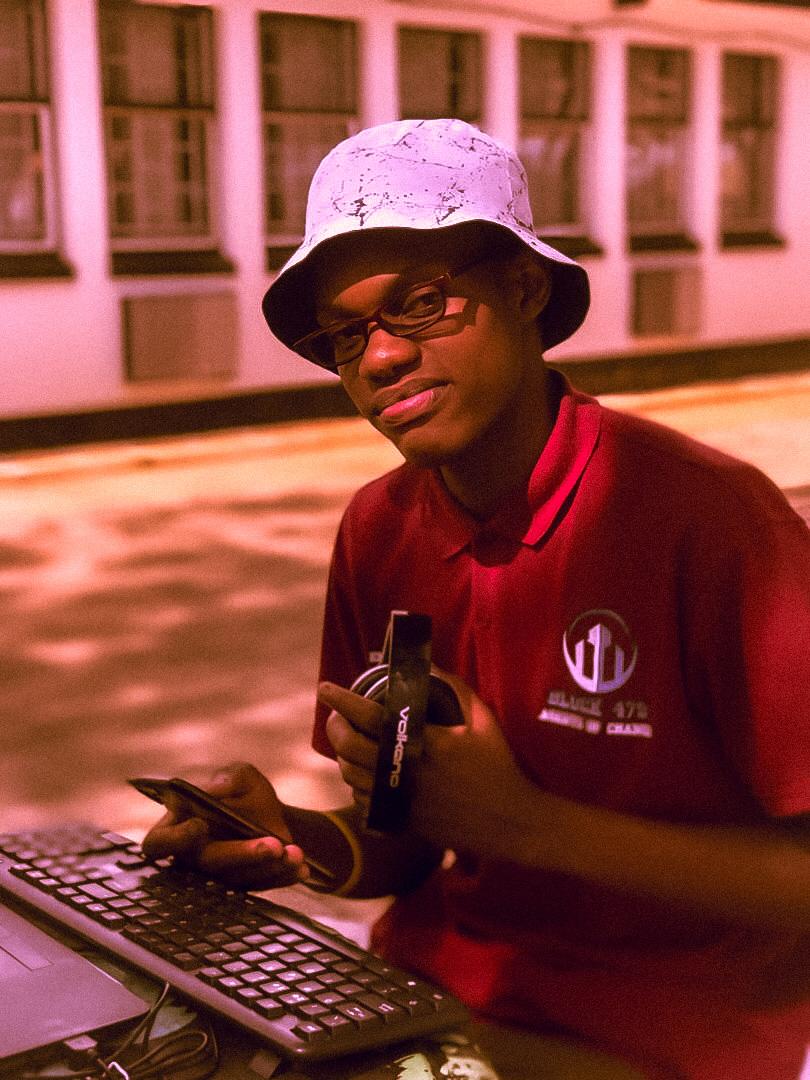 Nxoms_Music's tweet photo. 😅🤦♂️Hold still🌬💨🎛🇧🇼 #HimaliAlbum https://t.co/S9koIJnGMn