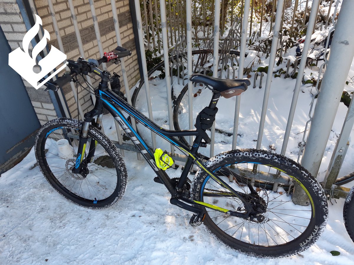 POL_AlphenadRyn's tweet photo. Vandaag troffen wij in een schuur ergens in #Alphen deze 3 fietsen aan. Wij vermoeden dat ze van diefstal afkomstig zijn. Is 1 van deze fietsen mogelijk van u? Neem dan contact met ons op. Deze zaak is bij ons bekend onder procesnr: 2021040210 https://t.co/92Q13yIwZs