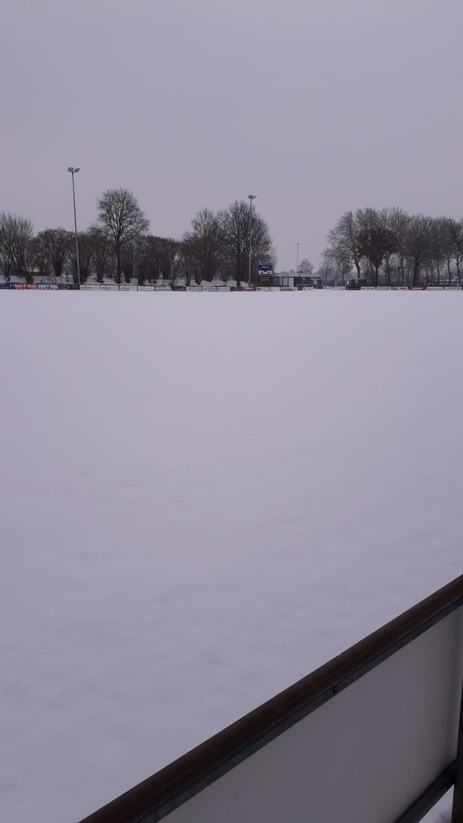 Velden afgekeurd voor gebruik - vvvroomshoopseboys.nl/club-nieuws/ve…