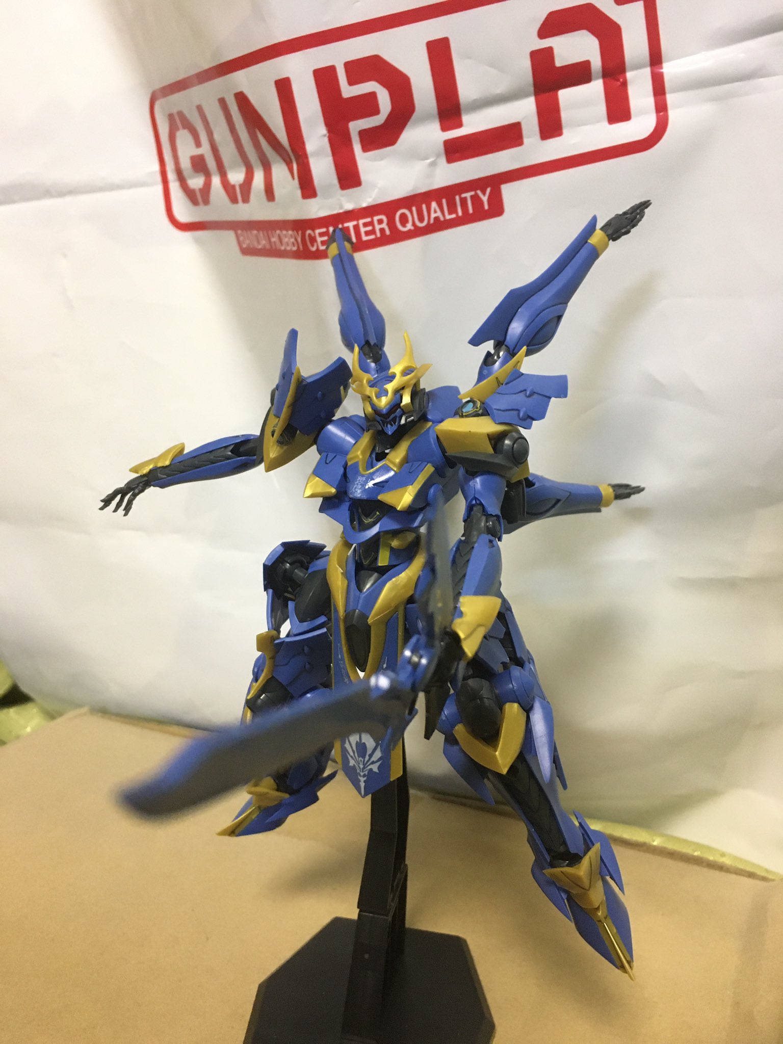 プラヒコ 斑鳩 完成 腕が背部のサブアームを含めて6本もある機体が ここまでカッコ良く感じるなんて学生時代の自分からじゃ想像出来ない感覚ですよww でも さすがに腕と武器を4本同時製作は少し疲れましたわ 夜更かしプラモ 平日プラモ 斑鳩