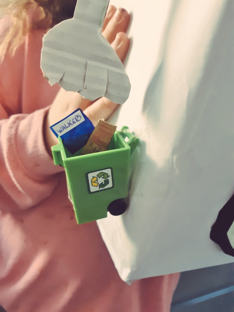 GooneyLisa's tweet photo. Laceys really enjoyed this afternoon in DT making her recycling washing machine she designed yesterday that collects up rubbish and cleans them to reuse 🤩 @HartleyBrookPri @HBMissHopkins https://t.co/Ps8pa9CGzS