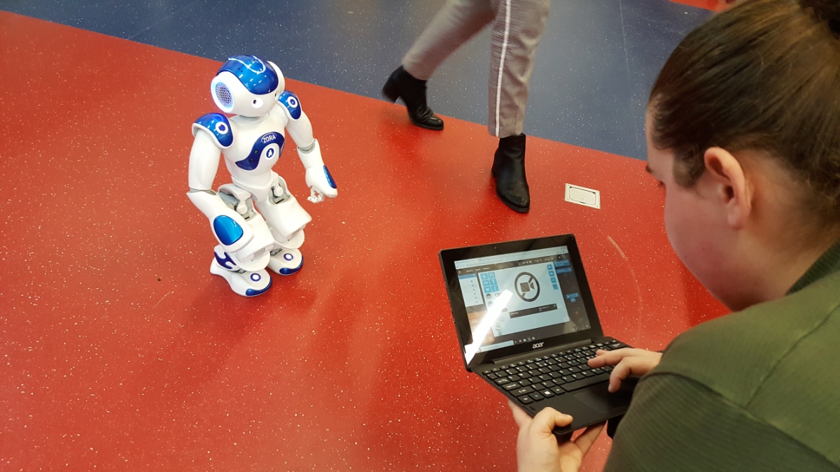 Ben jij al bekend met Blikopeners? Blikopeners zijn projecten waarbij leerlingen uit het basis- en voortgezet #onderwijs op een uitdagende manier kennismaken met #techniek en #zorg! Meer info?➡️ bit.ly/2ZkxOgB <a href="/Educatiepunt/">Educatiepunt</a> #onderwijsenarbeidsmarkt #SprekendGLD