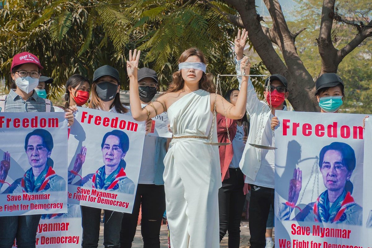 YuriKS14's tweet photo. FIGHT FOR DEMOCRACY‼️

We won't even be able to react freely on social media under this Cyber Security Law.

#Feb11Coup
#CyberSpeechFreedom
#WhatsHappeningInMyanmar https://t.co/CXExfCIwYB https://t.co/ByFzaEYjht