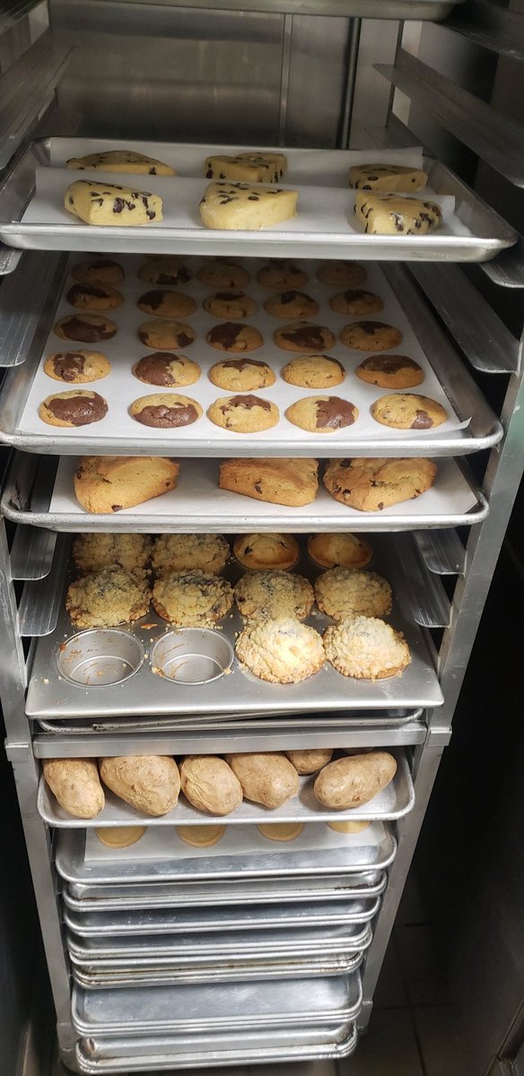 fanniescafe's tweet photo. Gooood morning! Nice rack right?!?!☺😁

Bakers rack full of baked goods ready for you darlings. C'mon now! Brave the February get the goods. 

Open 8am-3pm
https://t.co/hi2YhXocyn https://t.co/HavFQAVU74