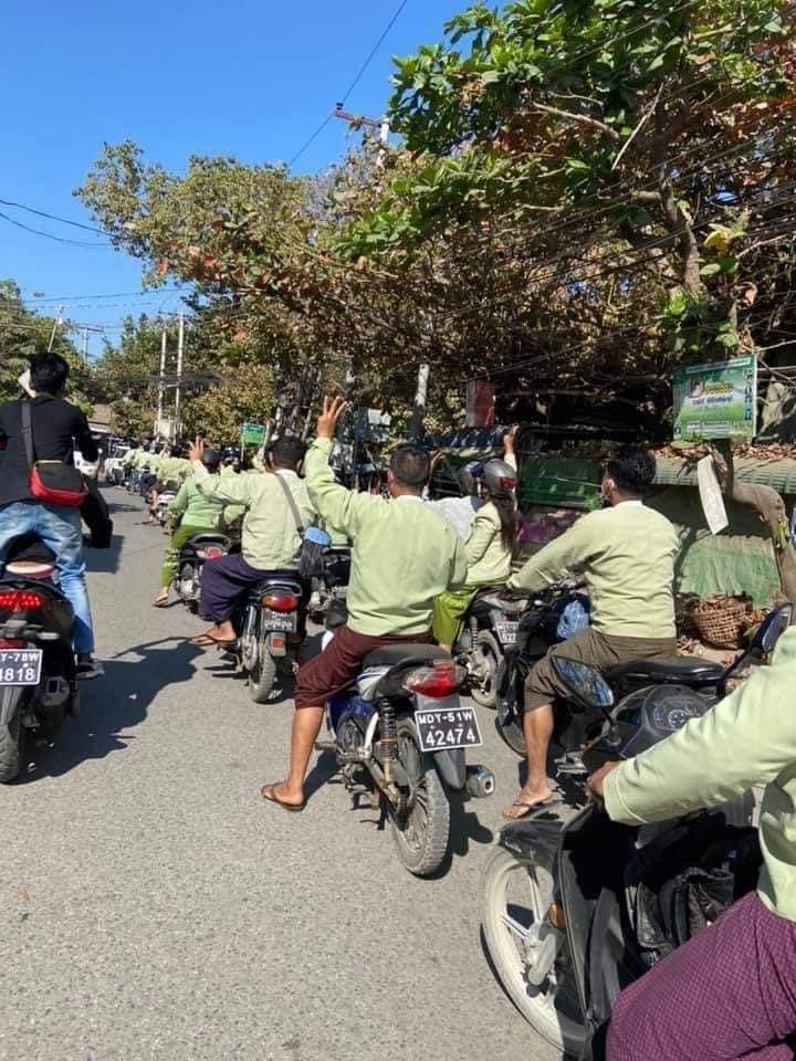 cvdom2021's tweet photo. Local administrators from Amarapura township refuse to recognize the unlawful military coup group. အမရပူရထွေအုပ်ဝန်ထမ်းများ ပြည်သူနဲ့ အတူရပ်တည် #CDM #CDM_Revolution #Dutycoat_Revolution #CivilDisobedienceMovement https://t.co/dqEtfwptNi
