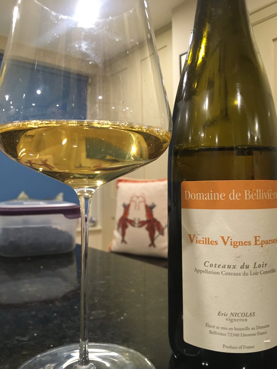 Perfect combo last night- simple Moules from <a href="/JenkinsAndSon/">Jenkins and Son Fish and Game</a> with a sensational Loir (correct spelling!) Chenin 2016 from Domaine de Bellivière via @Vinetrail - pear skin and lemon zest with searing acidity from 80yo Bio vines with extraordinarily minimal intervention.