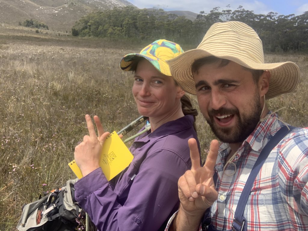 Meet  @owensecology - Giselle is doing her PhD on swift  #parrots, logging and sugar gliders! Her research is going to crack open knowledge of how deforestation affects the survival of swift parrots  4/n