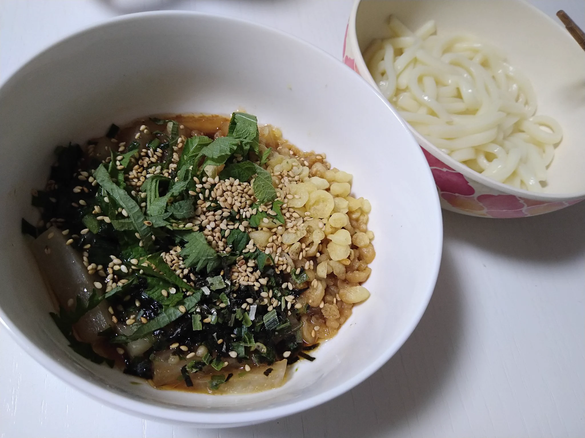 しめじなくて茹でた大根にした。
大葉も追加してみた。めちゃくちゃ美味しい。食欲ないけど食べられた！次は食欲あるとき3玉食べる。
#お腹ペコリン部 #おうちごはん  