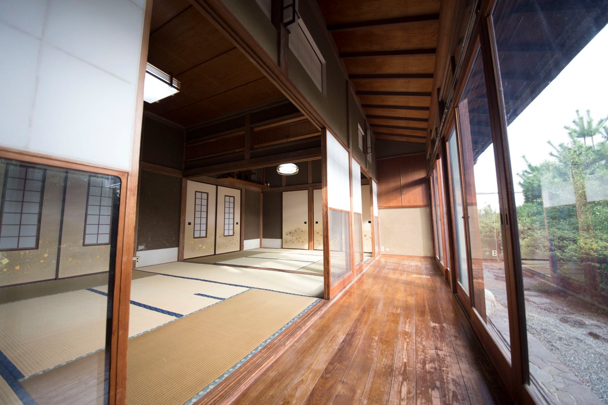 旧三福不動産 かっこいい茶室付きの古民家 が募集スタート 130 越えのゆったり平屋に 飛び石が並ぶ日本庭園 茶室がかなりキャッチーですが 二間あわせて14畳の和室とそこに繋がる広縁も負けないくらいすてきです 小田原市多古 大雄山線 五百羅漢