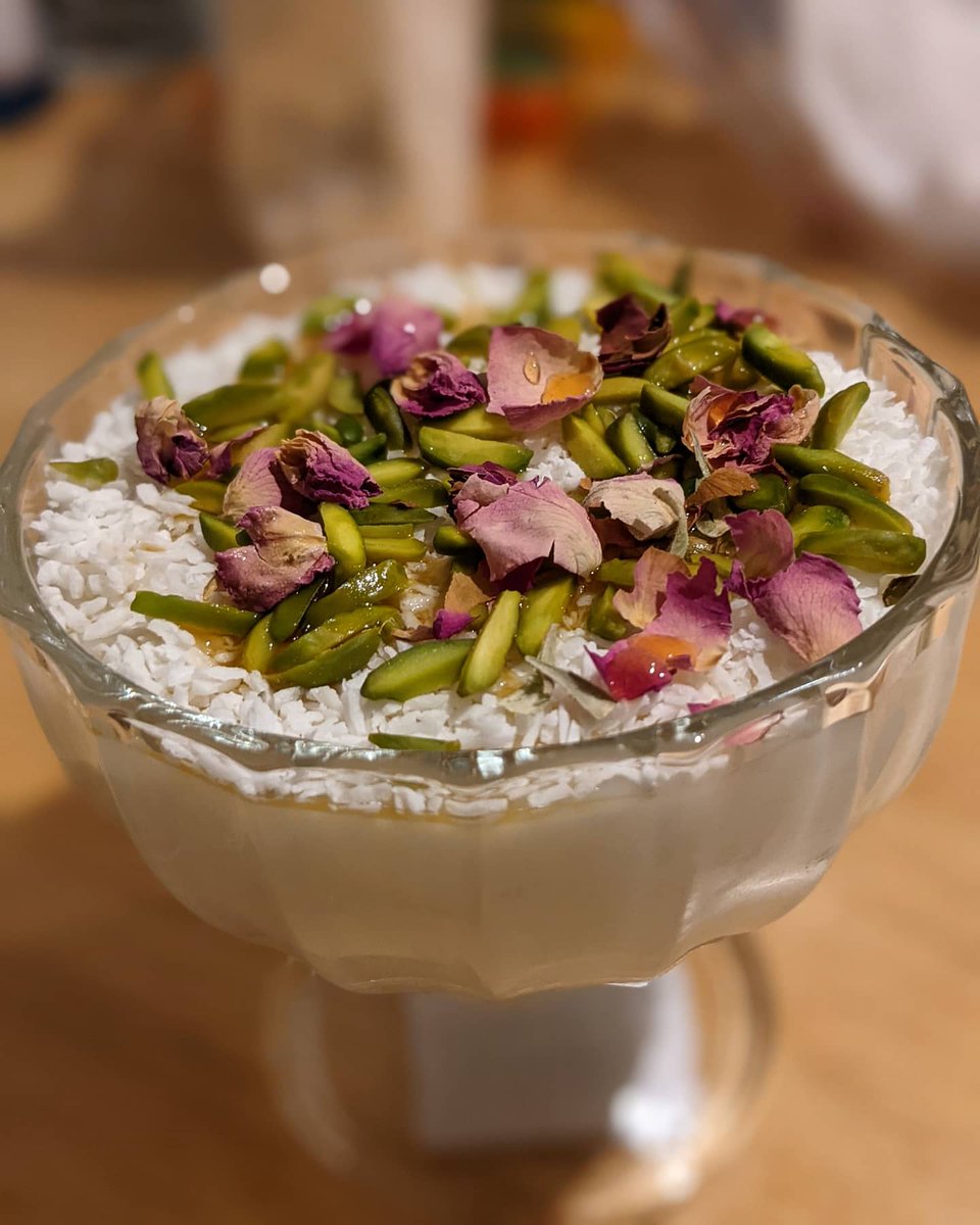 zaiamehdi's tweet photo. I made #Mahalabia, a Middle Eastern-style pudding. Milk and sugar is usually used but I used rice milk and Stevia instead. I didn't forget the cornflour too! Toppings are sliced pistachios, dried rose petals, organic desiccated coconut, and homemade jasmine syrup. ✨ https://t.co/mt1FyJzc6l