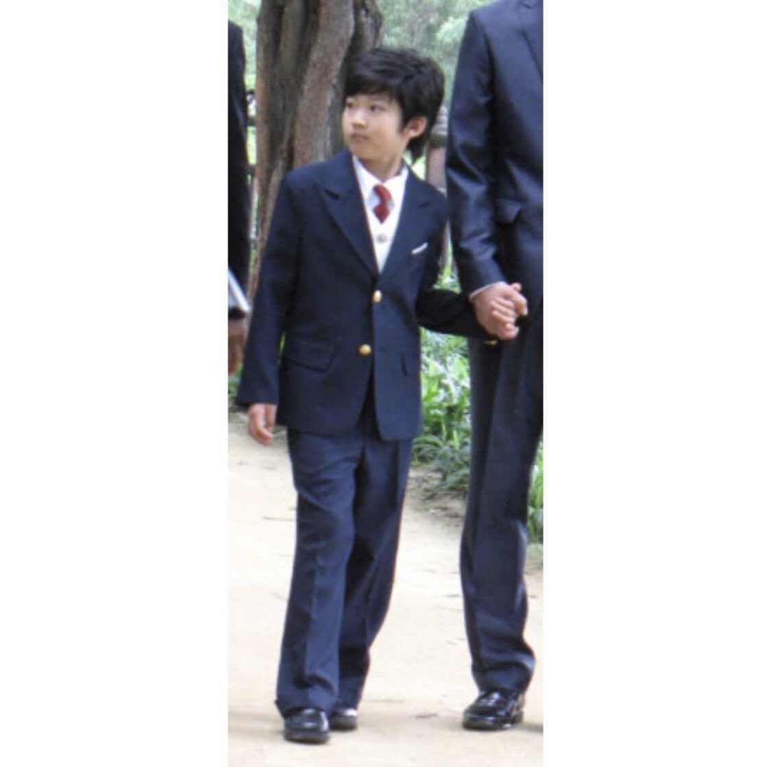 kyu_julmi0909's tweet image. 요 아기 옷 입은것좀봐 ㅠ 바지 끌리겠다 왕규야