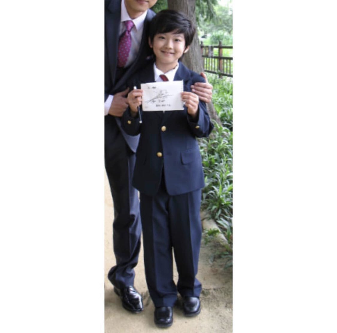 kyu_julmi0909's tweet image. 요 아기 옷 입은것좀봐 ㅠ 바지 끌리겠다 왕규야