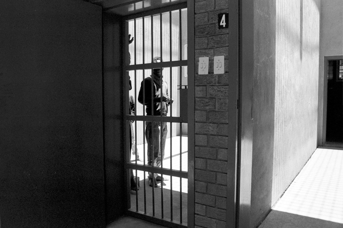 Transitory places of detention can be problematic, often places of torture and forced disappearance. In 1992, we obtained authorization for the first time to conduct surprise visits to police stations.  1992  @ICRC Visit to police station on near Pretoria