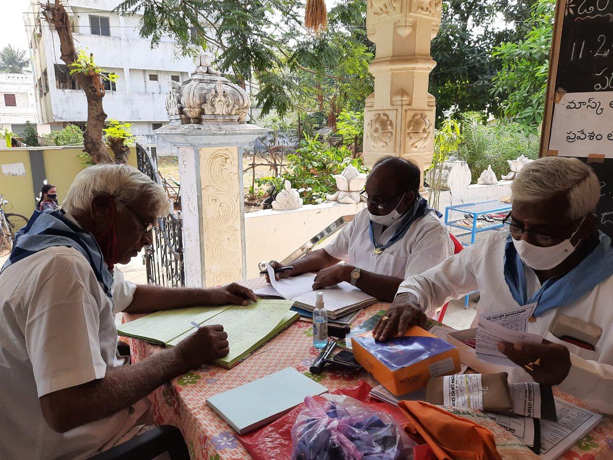 SSSSOAP1's tweet photo. ఓంశ్రీసాయిరాం,11.2.21 న శ్రీ సత్యసాయి సమితి తాడేపల్లిగూడెం నందు రాజమండ్రి పరమ హంస యోగా నంద వారిచే.ఐ క్యాంపు జరిగింది. మొత్తం.130.స్పెట్స్.40.ఆపరేషన్లు.17.
#ssssoap https://t.co/llR4qYLFYd